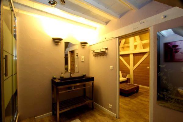 Hotel Le Domaine Des Papillons Beaujeu-Saint-Vallier-et-Pierrejux Habitación foto